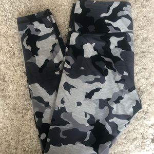 Old Navy Floral High-Waisted Athletic Leggings
